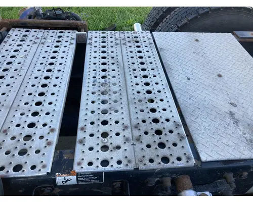 Freightliner CASCADIA Deckplate