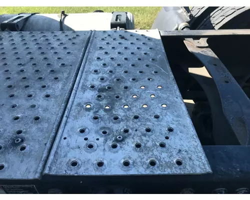 Freightliner CASCADIA Deckplate