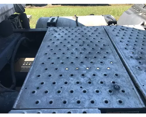 Freightliner CASCADIA Deckplate