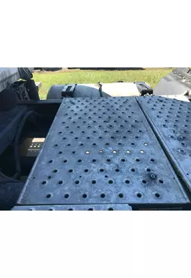 Freightliner CASCADIA Deckplate