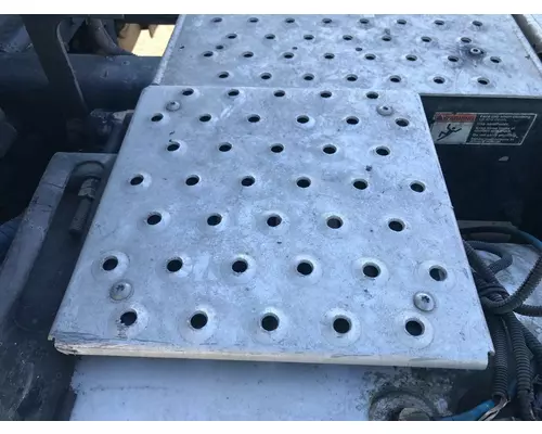 Freightliner CASCADIA Deckplate