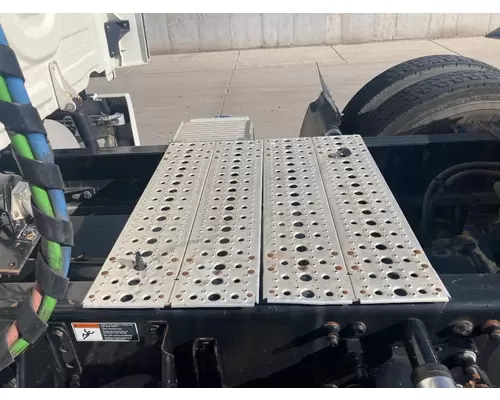 Freightliner CASCADIA Deckplate