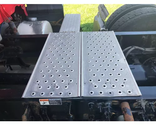 Freightliner CASCADIA Deckplate