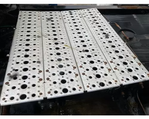 Freightliner CASCADIA Deckplate