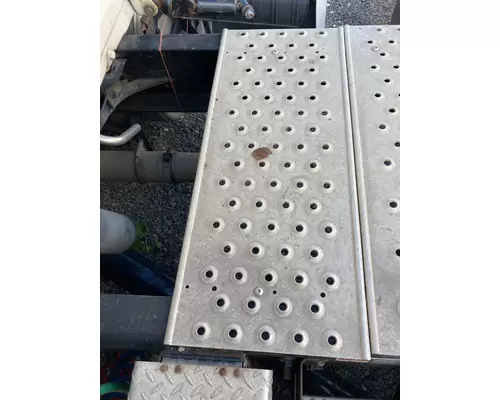 Freightliner CASCADIA Deckplate