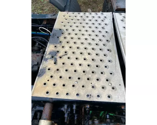 Freightliner CASCADIA Deckplate