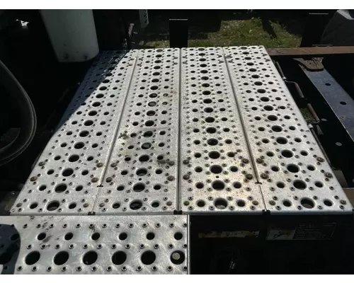 Freightliner CASCADIA Deckplate