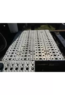 Freightliner CASCADIA Deckplate