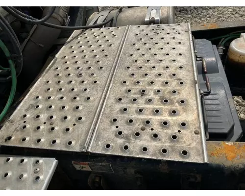 Freightliner CASCADIA Deckplate