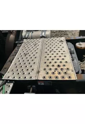 Freightliner CASCADIA Deckplate