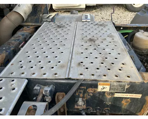 Freightliner CASCADIA Deckplate