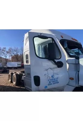 Freightliner CASCADIA Door Assembly, Front