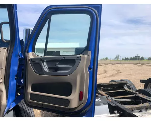 Freightliner CASCADIA Door Assembly, Front