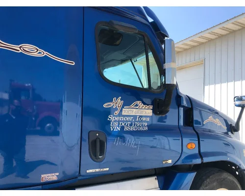 Freightliner CASCADIA Door Assembly, Front