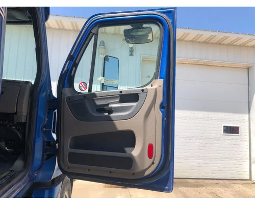 Freightliner CASCADIA Door Assembly, Front