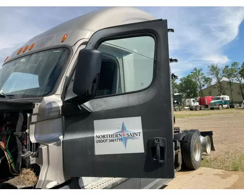 Freightliner CASCADIA Door Assembly, Front