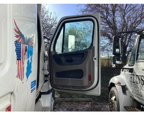 Freightliner CASCADIA Door Assembly, Front