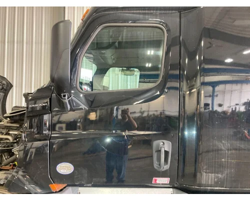 Freightliner CASCADIA Door Assembly, Front