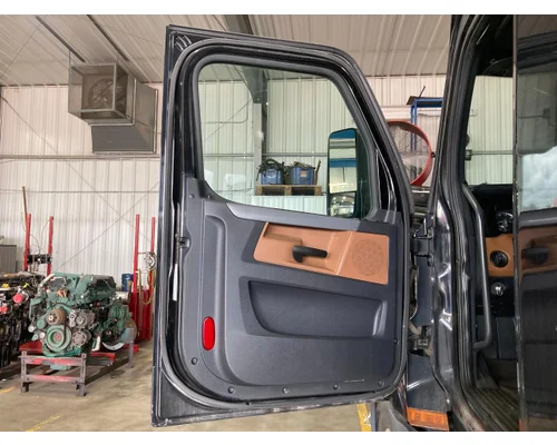 Freightliner CASCADIA Door Assembly, Front