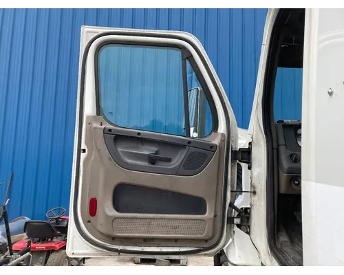 Freightliner CASCADIA Door Assembly, Front