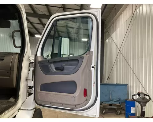 Freightliner CASCADIA Door Assembly, Front