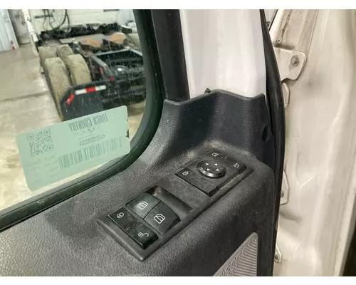 Freightliner CASCADIA Door Assembly, Front