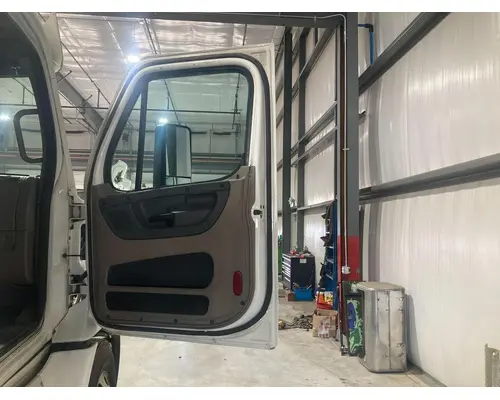 Freightliner CASCADIA Door Assembly, Front