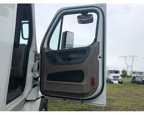 Freightliner CASCADIA Door Assembly, Front