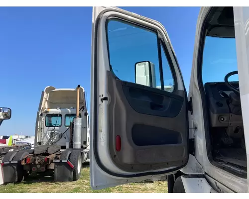 Freightliner CASCADIA Door Assembly, Front