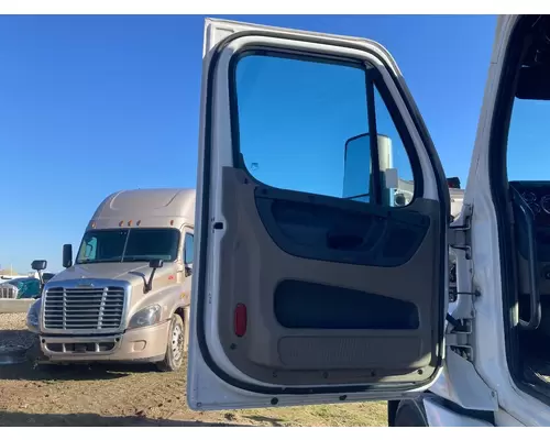 Freightliner CASCADIA Door Assembly, Front