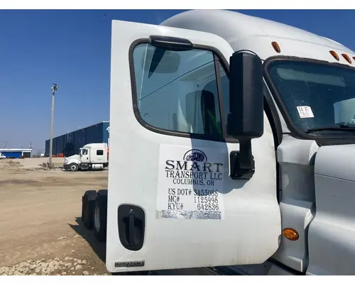 Freightliner CASCADIA Door Assembly, Front