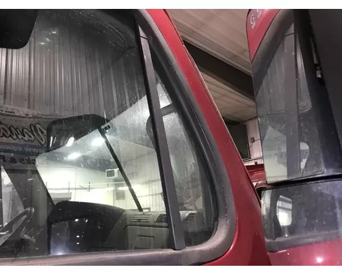 Freightliner CASCADIA Door Vent Glass, Front