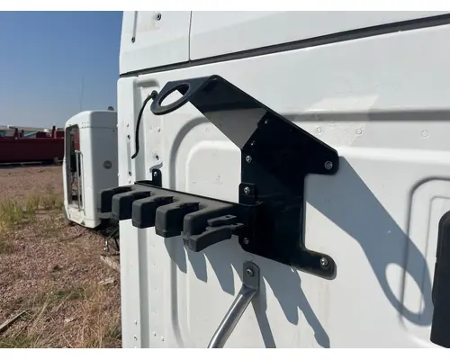 Freightliner CASCADIA Engine Brackets, Misc.