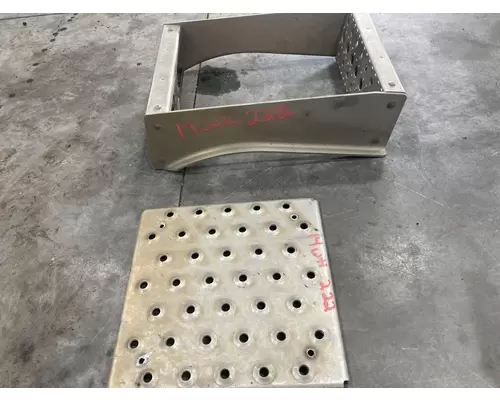 Freightliner CASCADIA Engine Brackets, Misc.