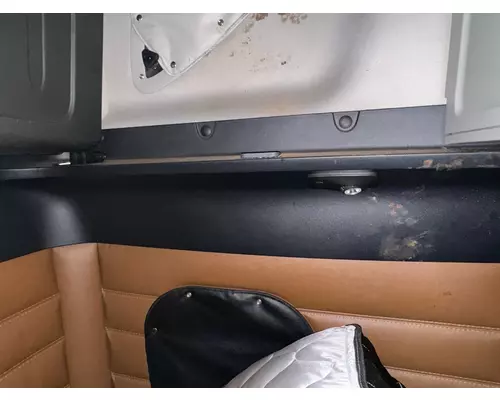 Freightliner CASCADIA Engine Brackets, Misc.