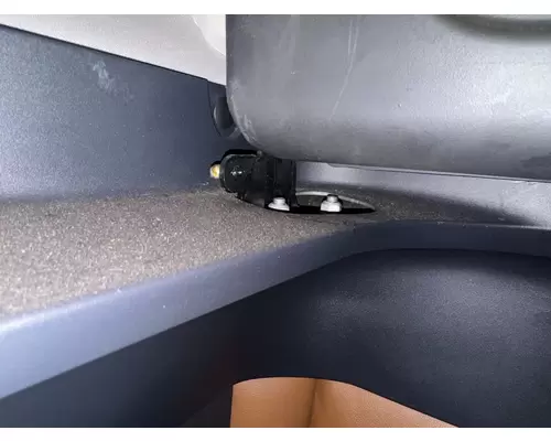 Freightliner CASCADIA Engine Brackets, Misc.