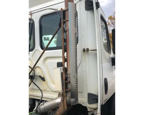 Freightliner CASCADIA Exhaust Guard