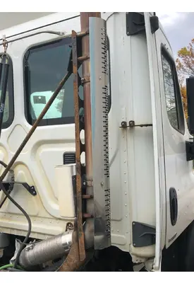 Freightliner CASCADIA Exhaust Guard