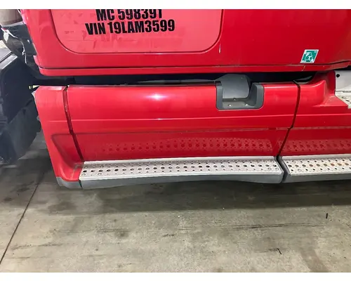 Freightliner CASCADIA Fairing (Side)