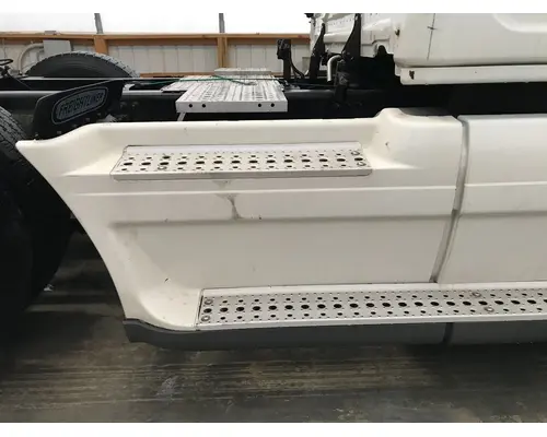 Freightliner CASCADIA Fairing (Side)