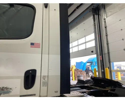 Freightliner CASCADIA Fairing (Side)