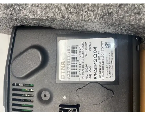 Freightliner CASCADIA Instrument Cluster