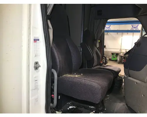 Freightliner CASCADIA Seat (non-Suspension)