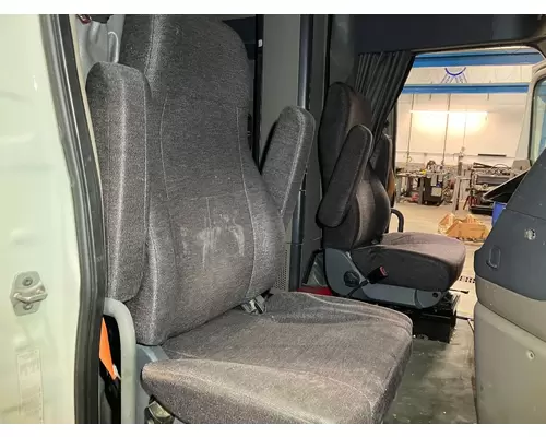 Freightliner CASCADIA Seat (non-Suspension)