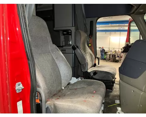 Freightliner CASCADIA Seat (non-Suspension)