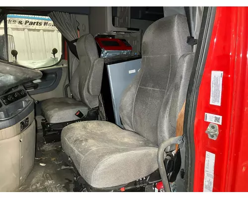 Freightliner CASCADIA Seat (non-Suspension)