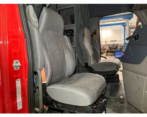 Freightliner CASCADIA Seat (non-Suspension)