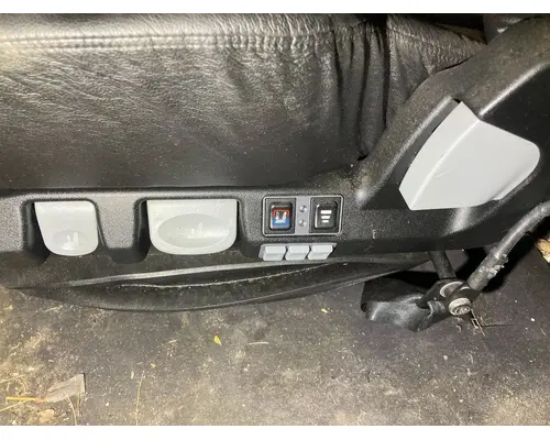 Freightliner CASCADIA Seat (non-Suspension)