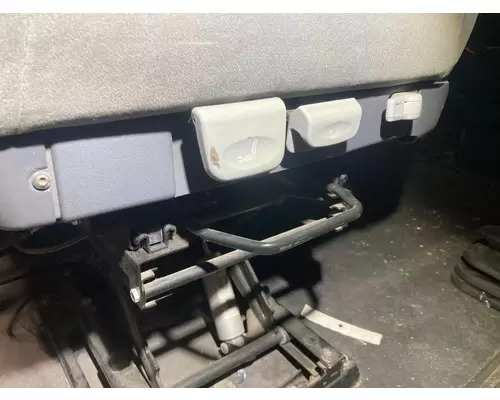 Freightliner CASCADIA Seat (non-Suspension)