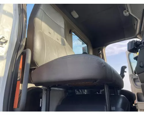 Freightliner CASCADIA Seat (non-Suspension)